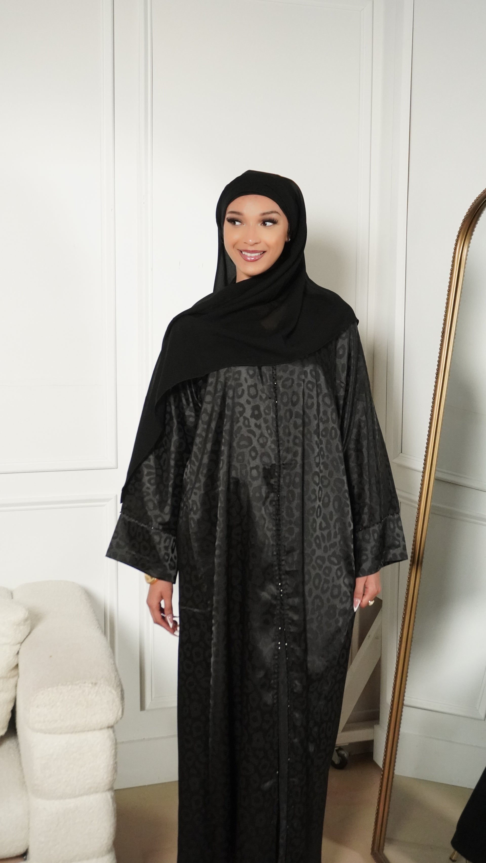Black Kiss Abaya